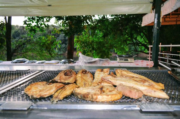 Peixe no tambor: especialidade dos restaurantes à beira-rio em Piracicaba (Foto: Wanderley Garcia)