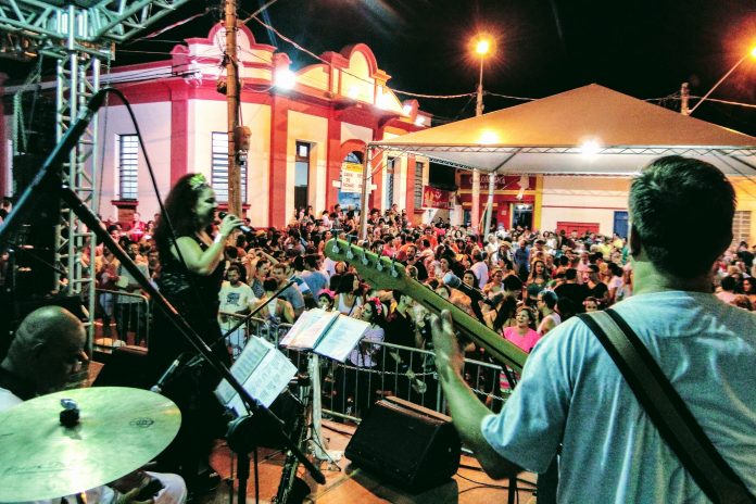 Banda toca no Largo dos Pescadores (Foto: divulgação)
