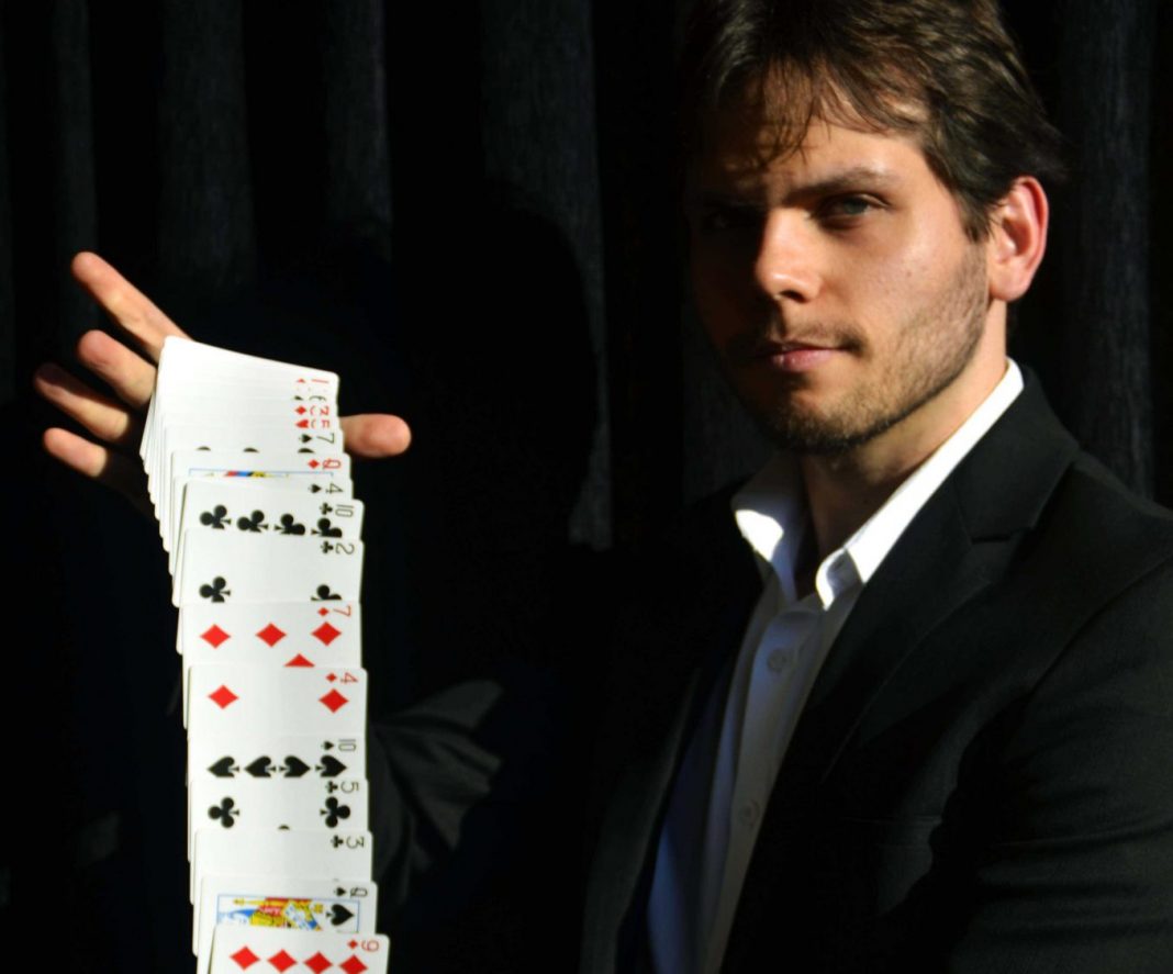 Oficina de mágica com Caio Ferreira (foto: Marcel Fatibello)