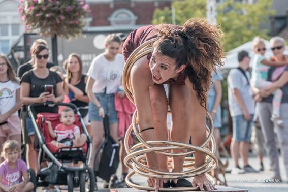 Ulalá reúne música com bambolês (foto: Paweł Piotrowski)