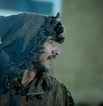 Jhoão Scarpa na peça Francisco, um Guerreiro da Paz (foto: Marcio Abegão)