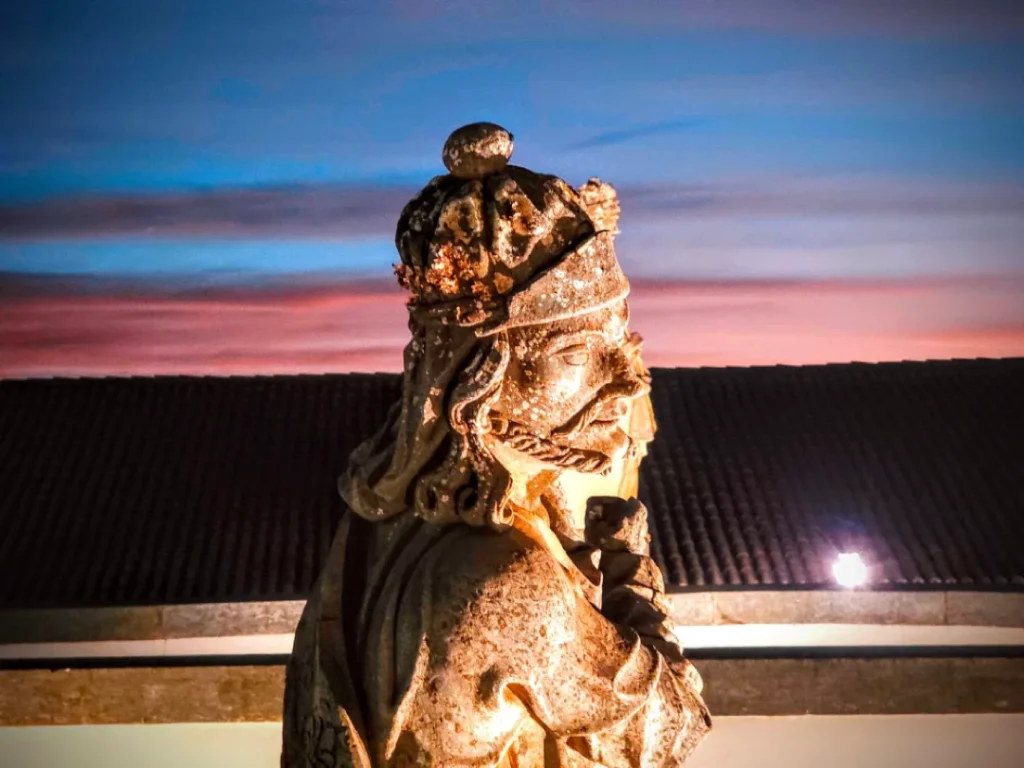 Estátua de Aleijadinho em Congonhas, MG - Foto: Da Janela