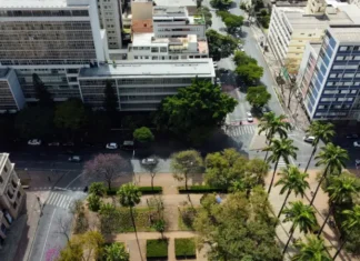 Vista aérea da Praça da Liberdade e do prédio da Escola de Design da UEMG, onde foi a casa de Fernando Sabino. Foto: Wanderley Garcia, Da Janela