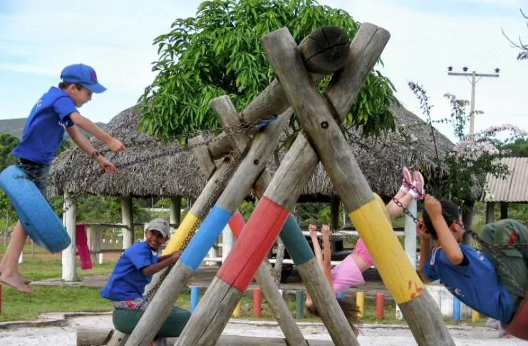 Dia de brincadeiras no Portal da Chapada em Alto Paraíso de Goiás - Foto: Acervo pessoal de Gloria Cavaggioni, da Janela