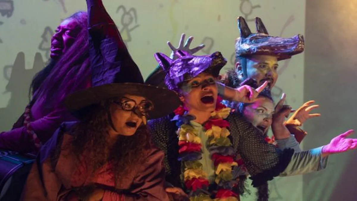 Clara Cor De Um Silêncio Azul: