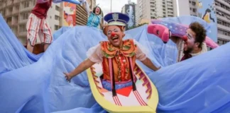 Espetáculo "Cidade Brinquedo" do Grupo Esparrama no Sesc Piracicaba