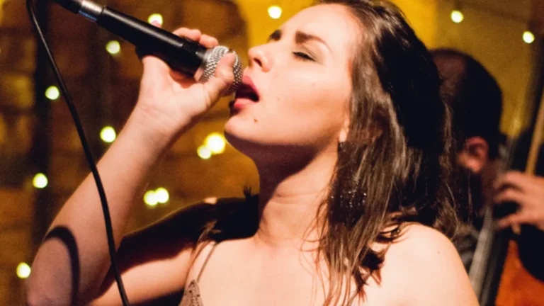 Gabriela Gaspar dialoga com Elis Regina em show gratuito no Sesc Piracicaba