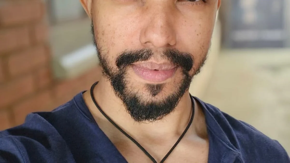 Tchelo Andrade lança 'Os Desígnios do Artífice' na Biblioteca Municipal de Piracicaba